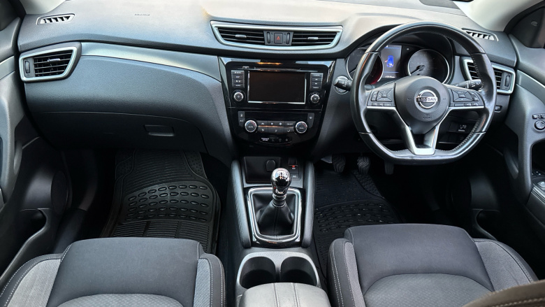 Nissan Qashqai 1.3 DiG-T N-Connecta 5dr Petrol Hatchback